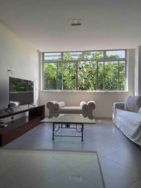 Apartamento 3 quartos, hidromassagem, garagem, duas quadras da praia do Leblon